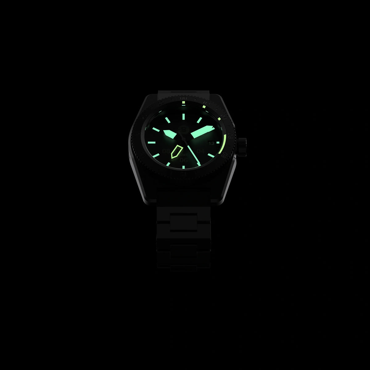 Diver GMT in black, lume in the dark