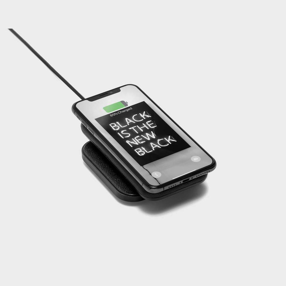 CARRY Portable Wireless Powerbank - UrbanCred