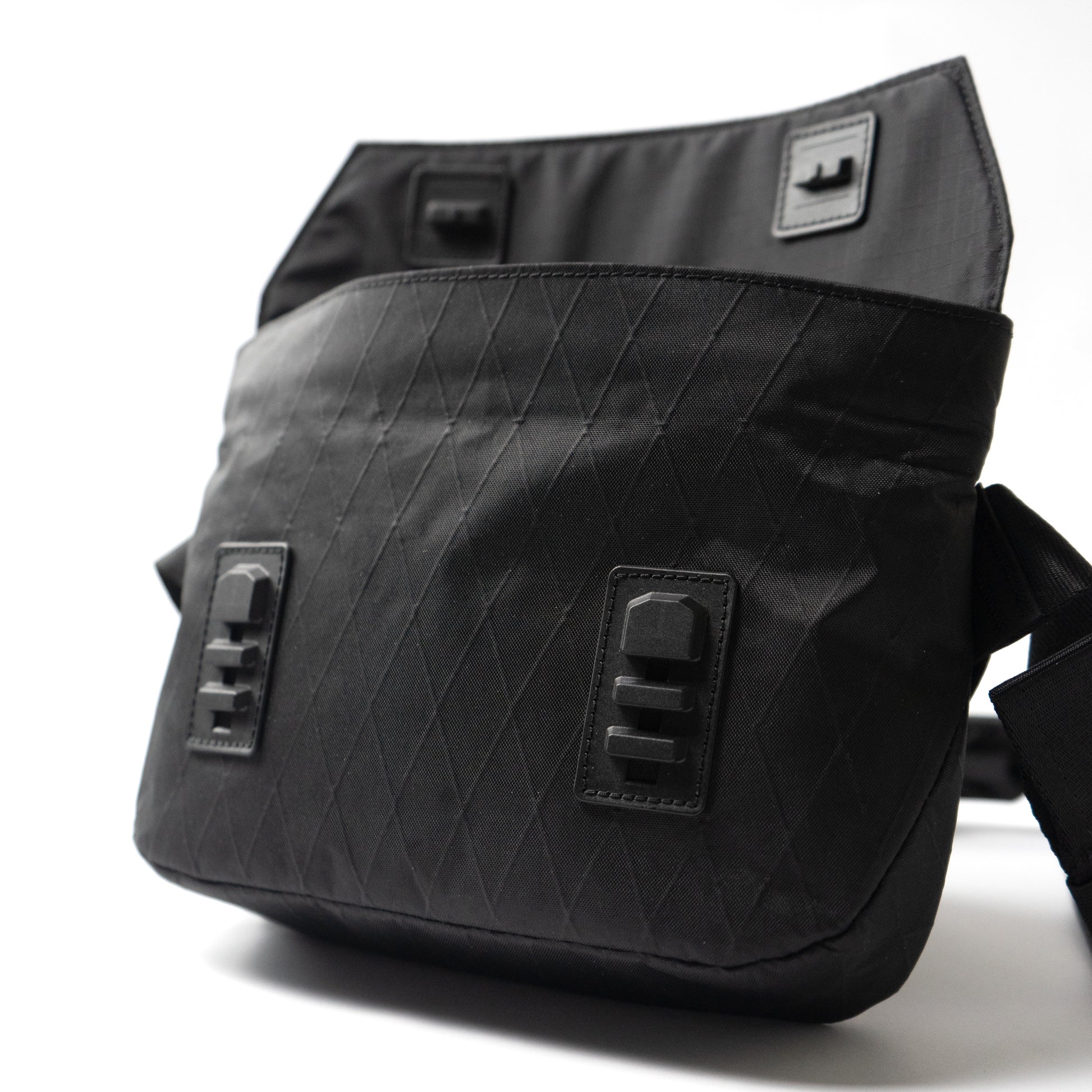 DAYFARER Active Sling - UrbanCred