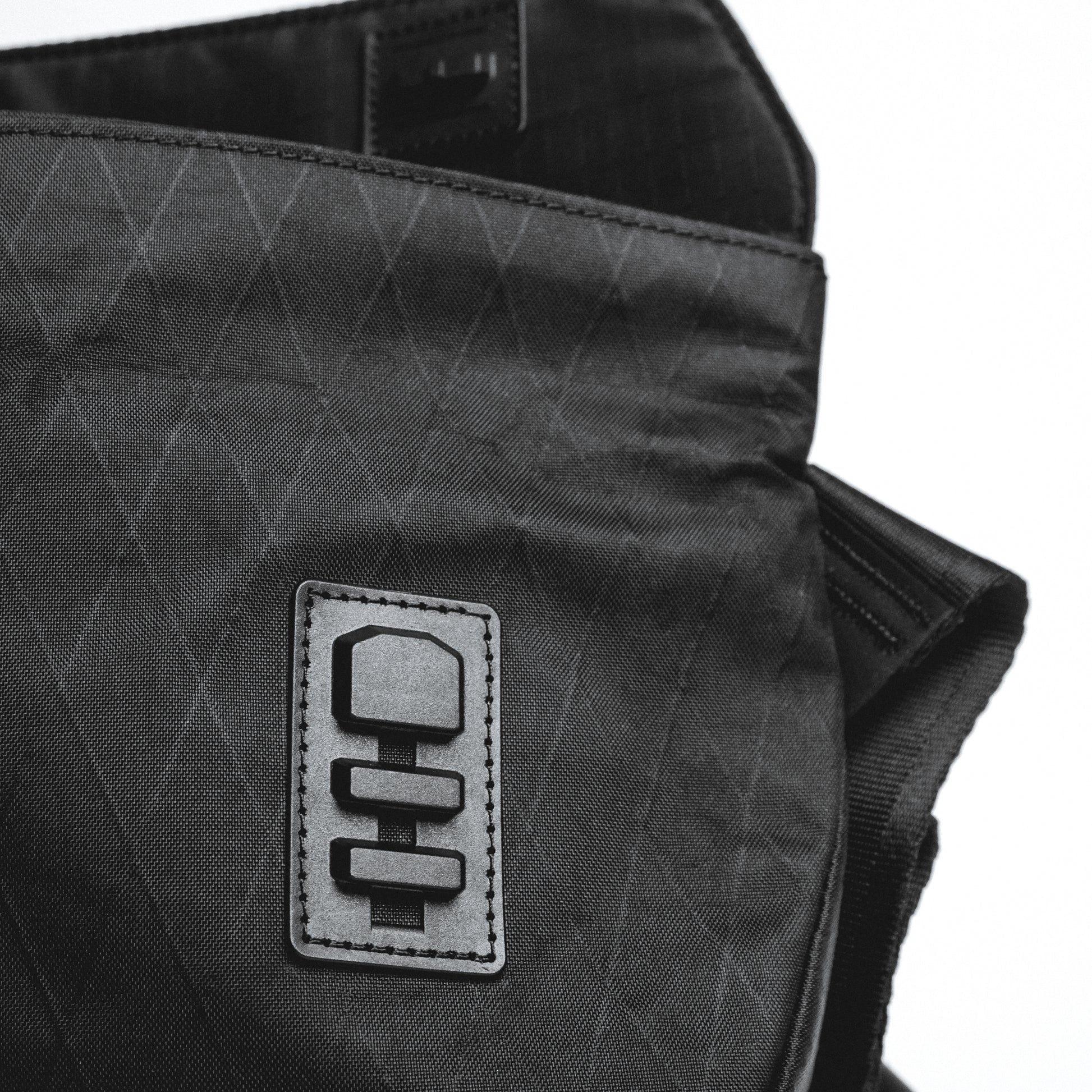 DAYFARER Active Sling - UrbanCred