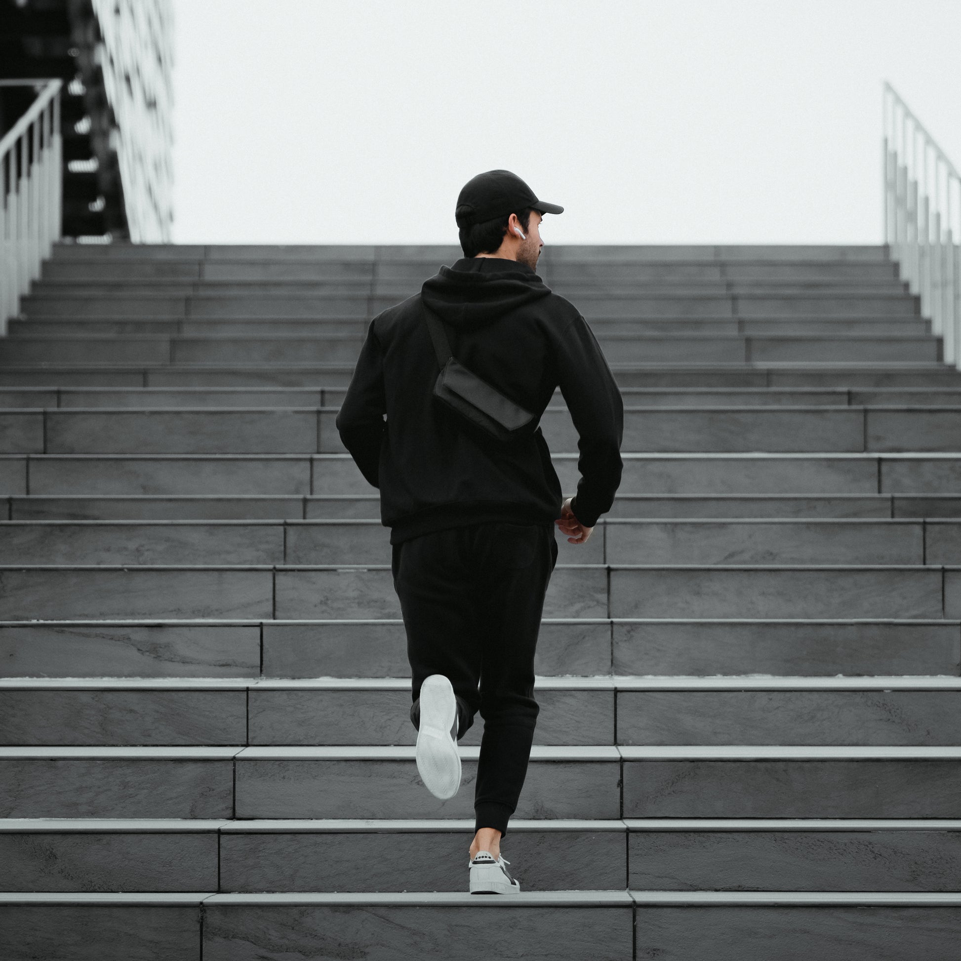 DAYFARER Active Sling - UrbanCred