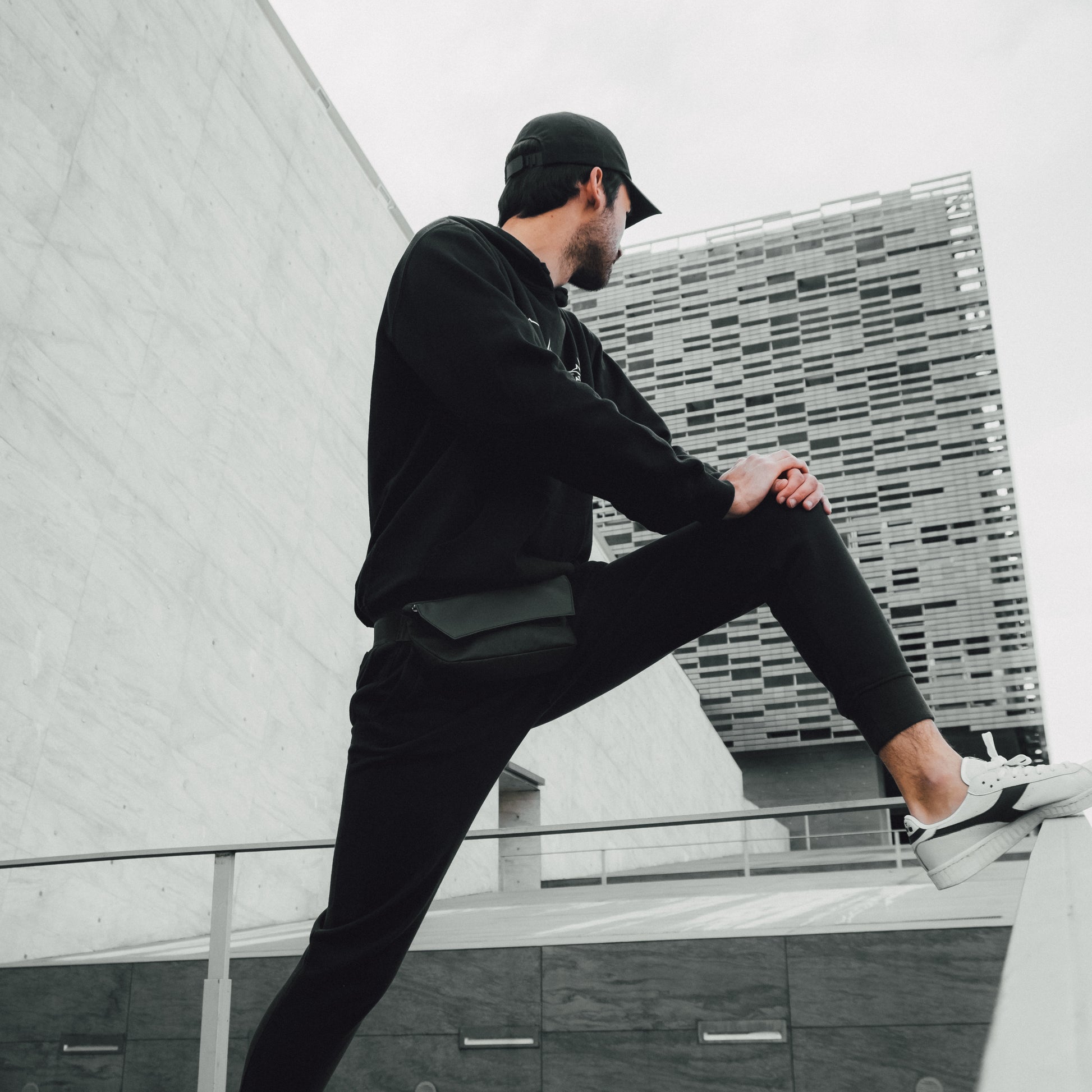 DAYFARER Active Sling - UrbanCred