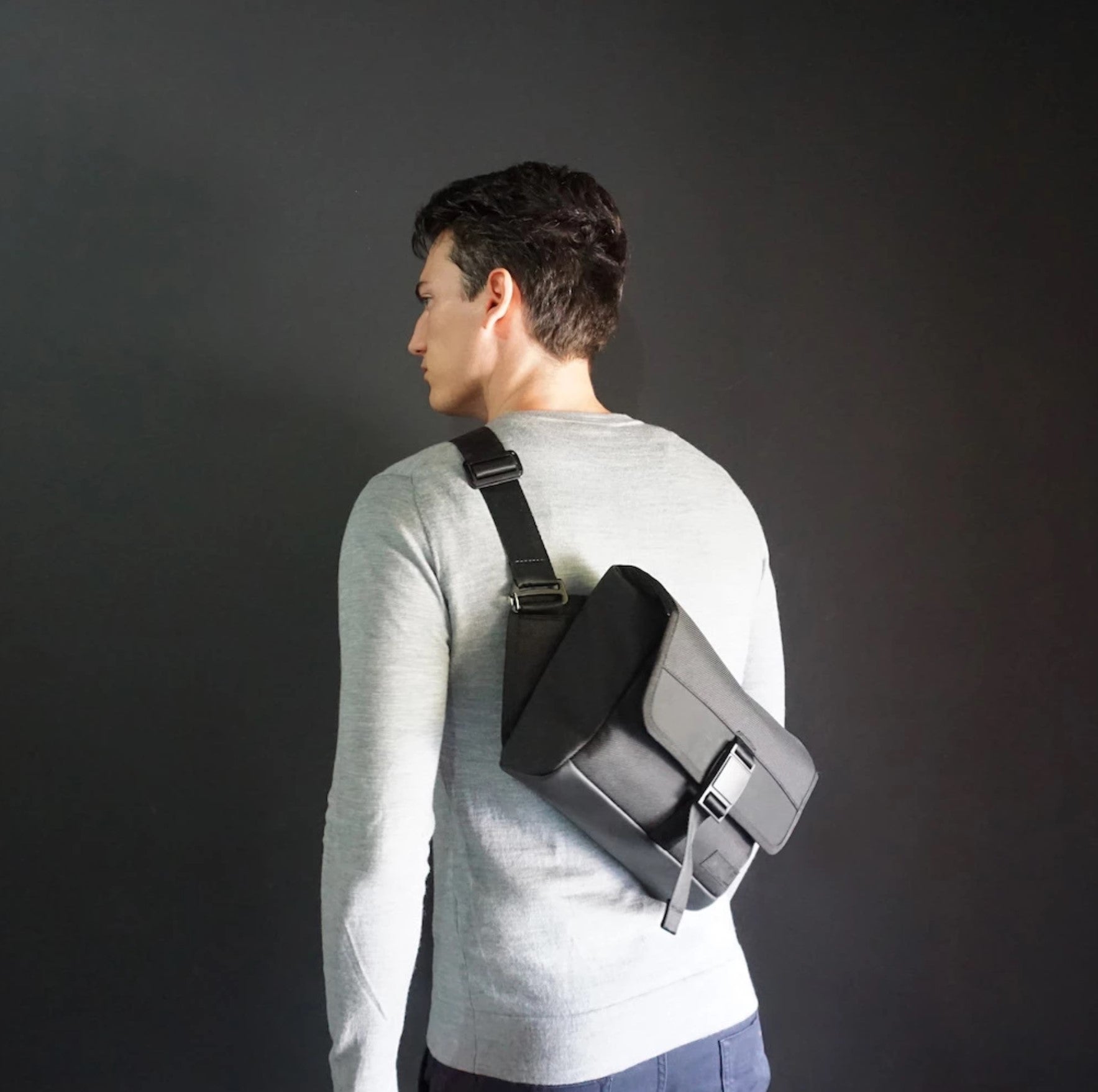 DAYFARER Sling - UrbanCred